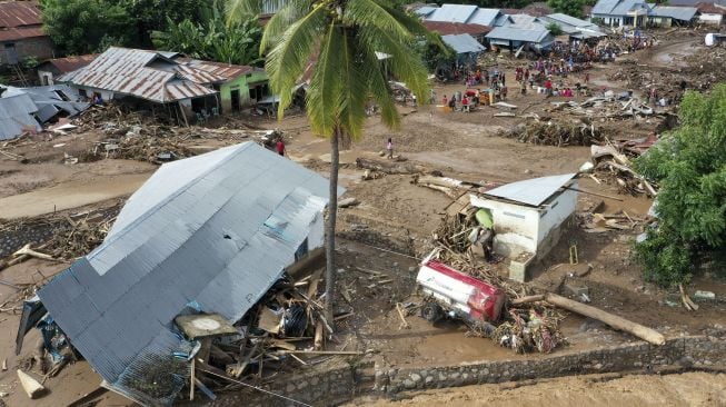 Badai Mereda, Bantuan dari Pusat Mulai Dikirim ke Lokasi Banjir NTT