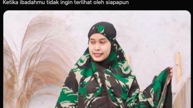 Viral Mukena Motif Loreng, Netizen Tanya: Habis Salat Langsung Yel-yel?