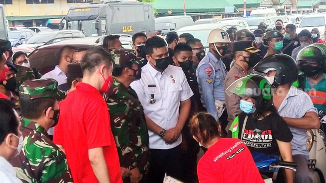 Tinjau Vaksinasi Drive Thru di Medan, Begini Kata Panglima TNI