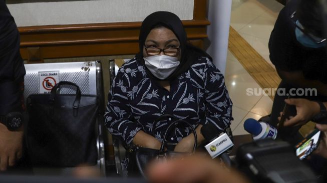 Ini yang Bikin Ibunda Nindy Ayunda Nangis Usai Jadi Saksi Sidang Cerai