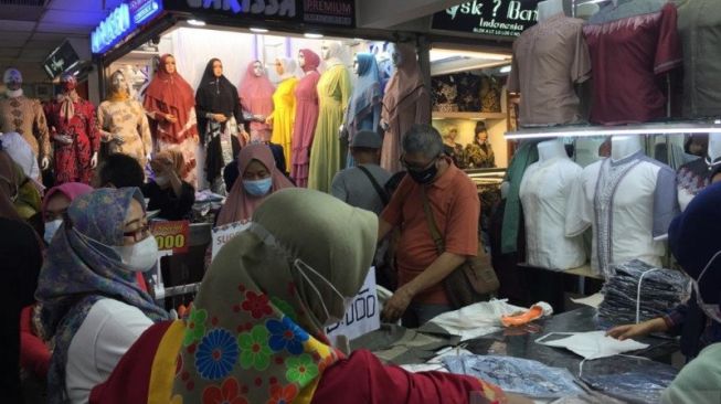 Dikala Geliat Pasar Tanah Abang Masih Lesu Jelang Ramadan