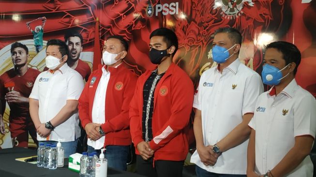 CEO Persis Solo Kaesang Pangarep mengunjungi kantor PSSI yang diterima langsung ketua umum Mochamad Iriawan, wakil ketua Iwan Budianto, dan Plt. Sekjen Yunus Nusi (dok. PSSI).