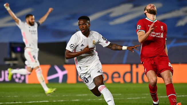 Penyerang Real Madrid, Vinicius Junior melakukan selebrasi setelah mencetak gol selama pertandingan sepak bola perempat final leg pertama Liga Champions antara Real Madrid melawan Liverpool di Estadio Alfredo Di Stefano, Rabu (7/4/2021) dini hari WIB.  GABRIEL BOUYS / AFP