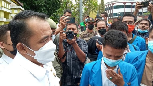 Geruduk Pemkot Medan, Massa Minta Evaluasi Kadis PU dan Perhubungan