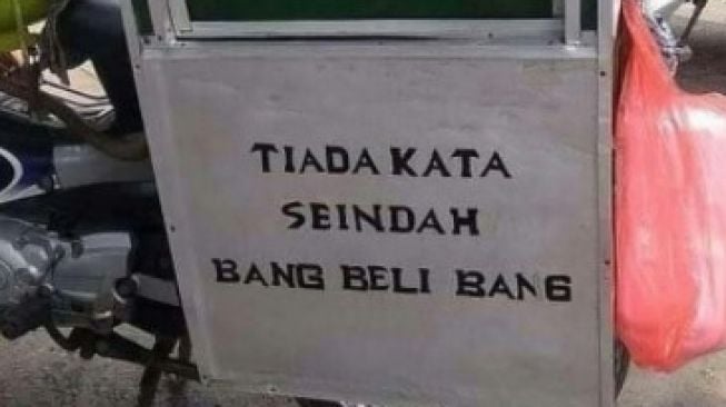 Penjual tulis pesan di gerobak dagangan. (Twitter)