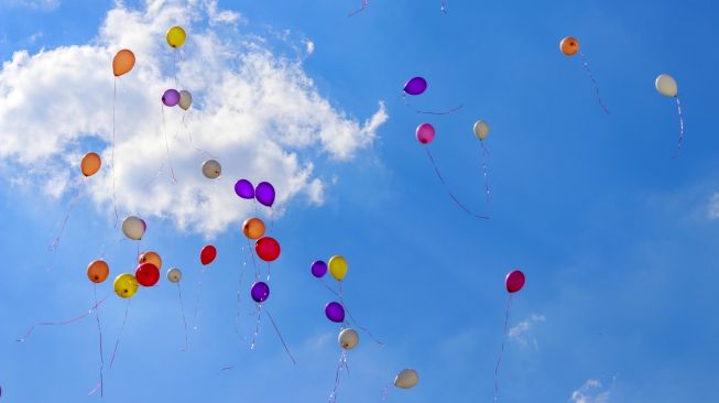 Viral Bapak Tua Rela Jalan Kaki Demi Antarkan Balon Pesanan, Dedikasinya Bikin Terenyuh