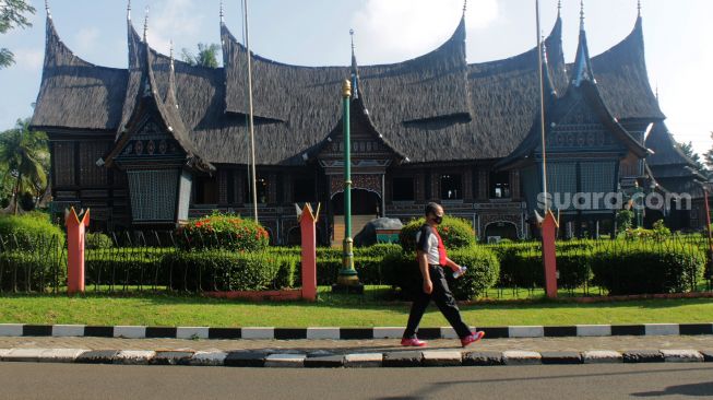 Netizen ke Fadli Zon Soal Ambil TMII: Harusnya Berterima Kasih ke Jokowi