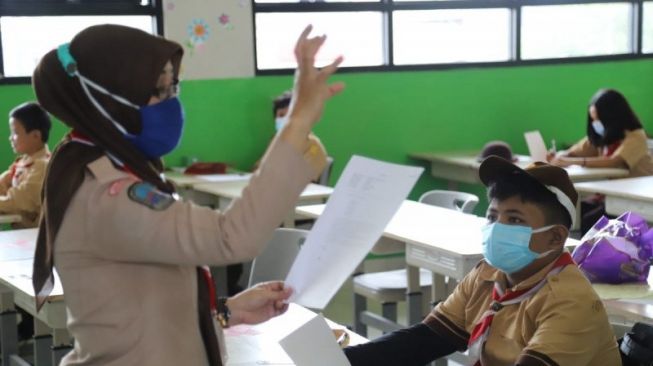 Sekolah Tatap Muka di SDN Pulau Tidung, Murid yang Ikut Cuma 12 Orang