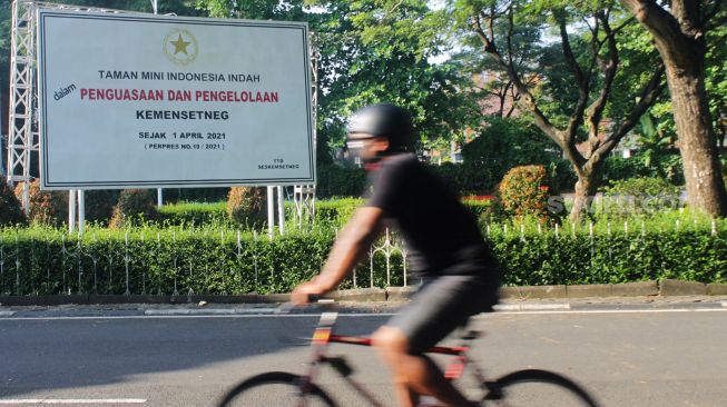 Isu Jokowi Bentuk Yayasan Baru untuk Kuasai TMII, Ali Ngabalin: Hoax!