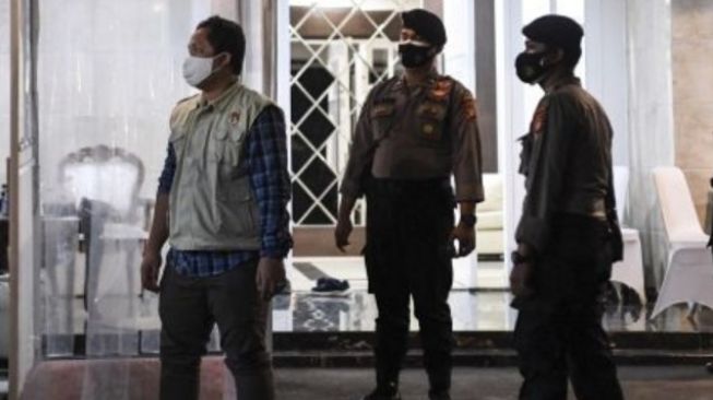 KPK Geruduk Kantor PDAM Giri Tirta Gresik, Sejumlah Orang Diperiksa