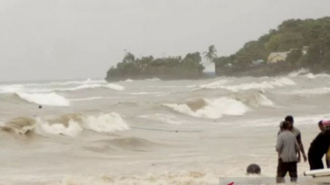 Nelayan Karimun Diperingatkan Hati-hati Melaut Ada Hujan Badai