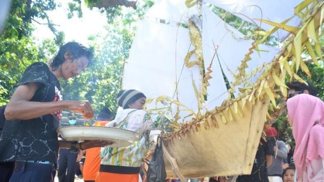 Ritual Semah Laut di Kepulauan Karimata, Kayong Utara, Kalimantan Barat. (Suara.com/Ocsya Ade CP)