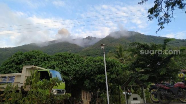 Gunung Ile Ape Erupsi Saat Tim SAR Evakuasi Korban Banjir-Longsor Lembata