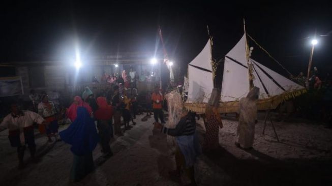 Ritual Semah Laut di Kepulauan Karimata, Kayong Utara, Kalimantan Barat. (Suara.com/Ocsya Ade CP)