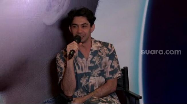 Reza Rahadian saat jumpa pers film Surga yang Tak Dirindukan 3 [Suara.com/Rena Pangesti]