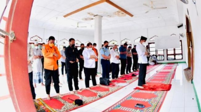 Tiba di Lembatta NTT, Presiden Jokowi Salat Jumat di Masjid Babul Jannah