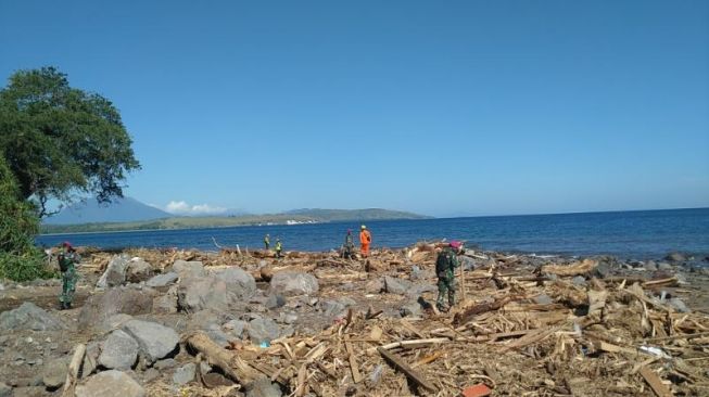 Cerita Dua Korban Banjir-Longsor Lembata Ditemukan di Tepi Laut