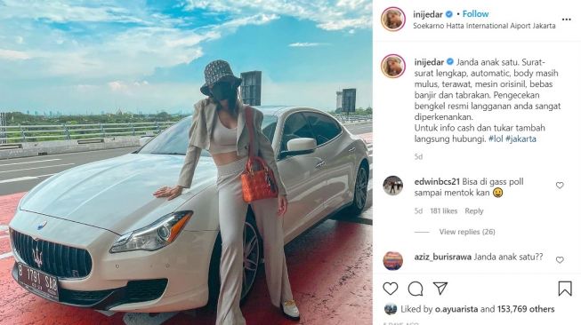 Jessica Iskandar bersama Maserati (Instagram)