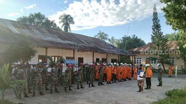 SAR Gabungan Lanjutkan Proses Evakuasi di Desa Amakaka Sampai Pesisir