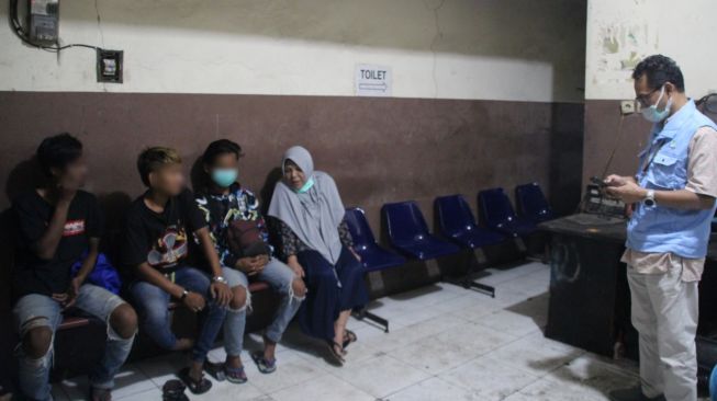 Sejumlah anak punk dimediasi Unit Pelaksana Teknis (UPT) Balai Residen Galih Pakuan Bogor. (Dok : Kemensos)