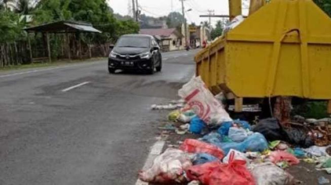 Warga Terganggu, Kontainer Sampah Sebarkan Bau Busuk di Pidie Jaya