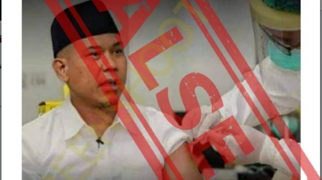 CEK FAKTA: Viral Foto Munarman Divaksin Covid-19, Benarkah?