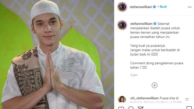 Pakai Baju Koko Dan Peci Agama Stefan William Dipertanyakan