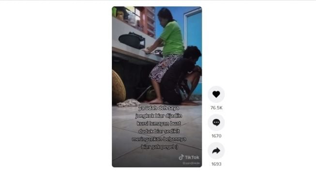 Aksi suami jadi kursi istrinya. [TikTok]