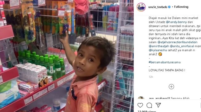 Anak kecil diminta pilih makanan di minimarket (instagram.com/@uncle_teebob)