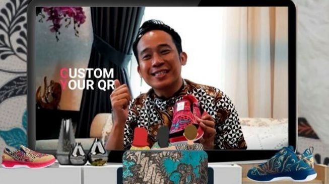 Denny Cagur rilis produk sepatu unik. (Instagram/@sebatik.co.id)
