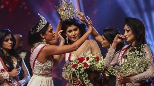 Mrs Word Ditahan Polisi Karena Copot Paksa Mahkota Mrs Sri Lanka