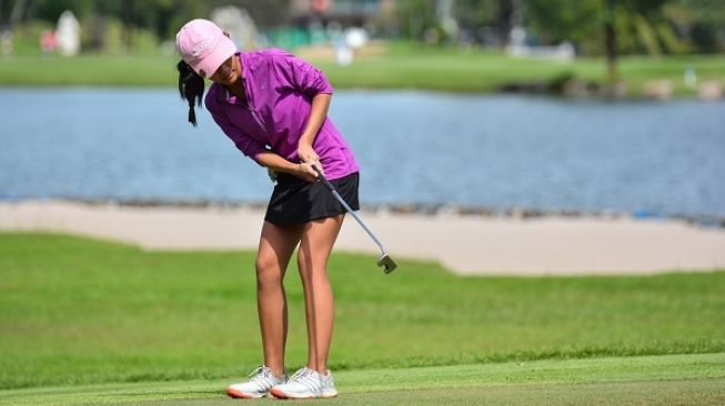 Laura Seca Widyatmodjo, pemain golf junior berprestasi. (Foto: dok. pribadi)