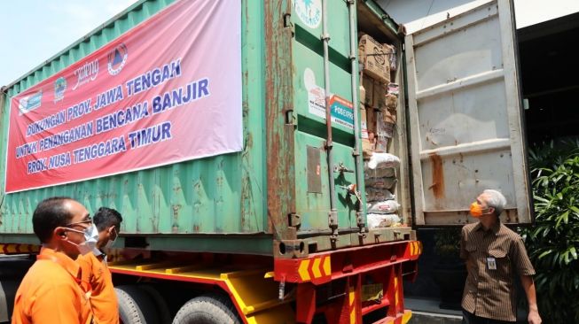 Ganjar Berangkatkan 18 Relawan untuk Bantu Warga Terdampak Bencana NTT