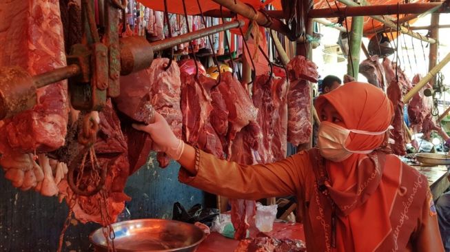 Sidak Pasar Rangkas Bitung, Petugas Temui Hati Kerbau Tak Layak Konsumsi