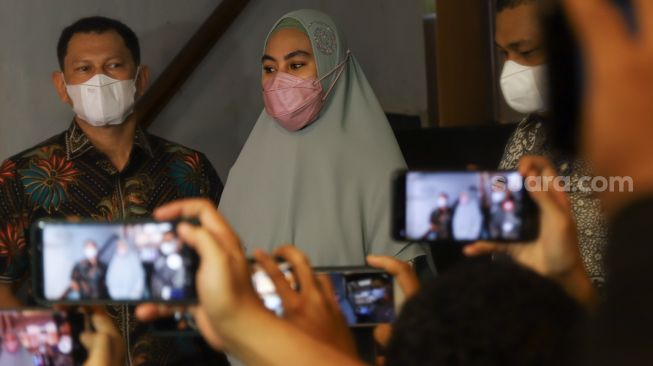 Jalani Mediasi di Polda Metro, Kartika Putri Bertemu  Dokter Richard Lee?