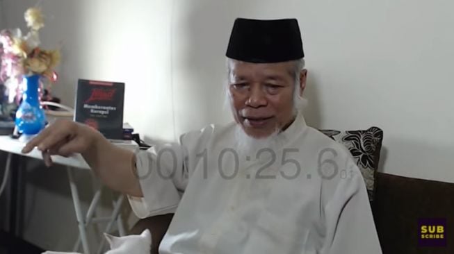 Bela Jokowi, Denny Siregar Sebut Abdullah Hehamahua yang Mirip Firaun