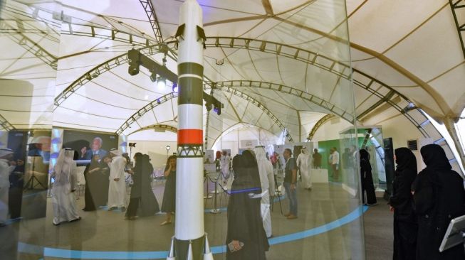 Uni Emirat Arab Pilih Astronot Perempuan Pertama