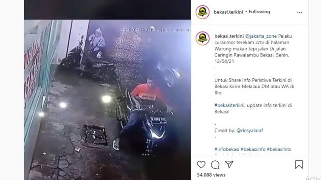 Viral video rekaman CCT aksi maling motor di Bekasi.[Instagram/@bekasi.terkini]