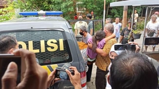 Bunuh Bayi Sendiri di Kandang Ayam, Perempuan ABG Ponorogo Jadi Tersangka