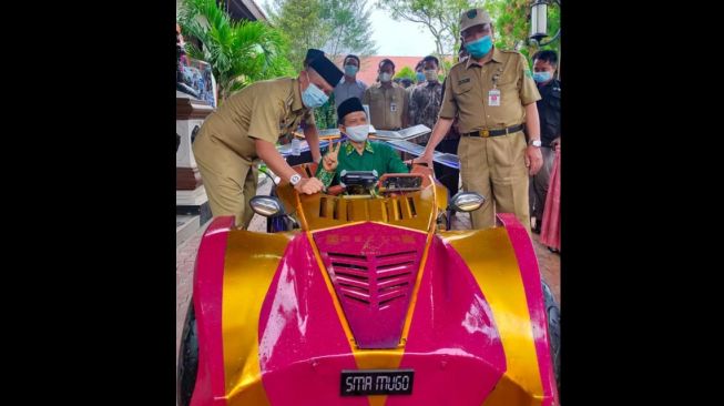 Bupati Kebumen Jajal Mobil Listrik Karya Anak SMA, Tak Kalah dari Tesla