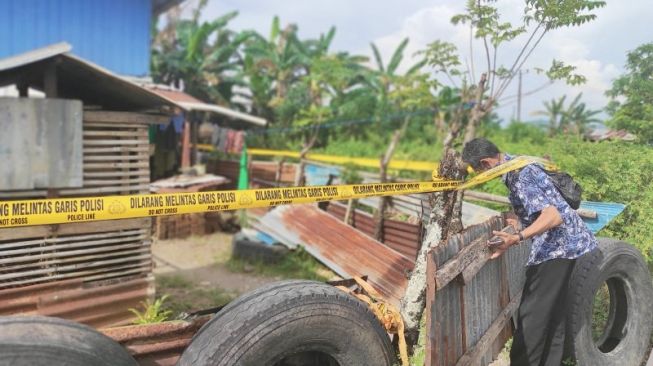 Olah TKP, Polisi Sterilkan Rumah Terduga Teroris di Makassar