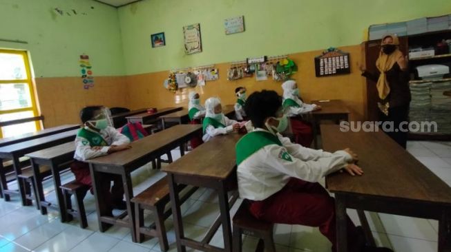 Simulasi PTM SD di Kota Malang, Siswa: Senang Bisa Bertemu Teman