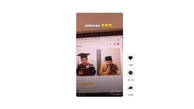 Aksi kocak wisuda online mahasiswa. [TikTok] 