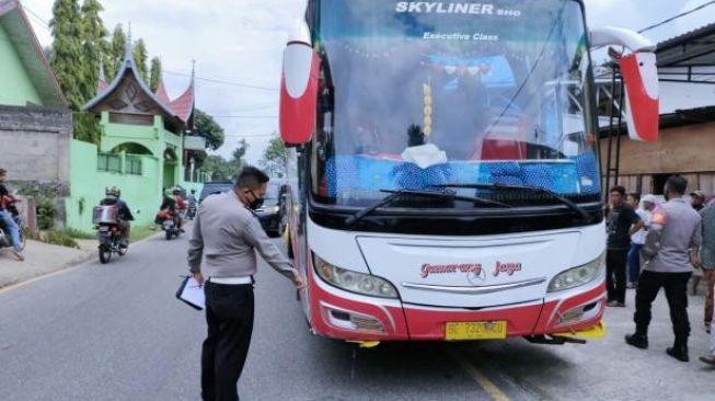 Bus Gumarang Jaya Tabrak 5 Pelajar di Tanah Datar, Begini Kronologinya