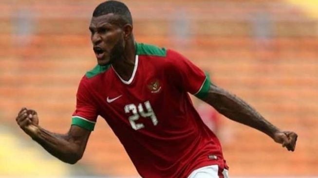 Resmi Gabung Persis Solo, Marinus Wanewar Berpuisi