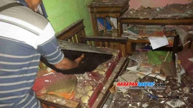 Duar! Rumah Oman Hancur Berantakan Disambar Petir