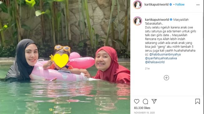 Potret kedekatan Kartika Putri dan Syarifah Syahra. [Instagram]