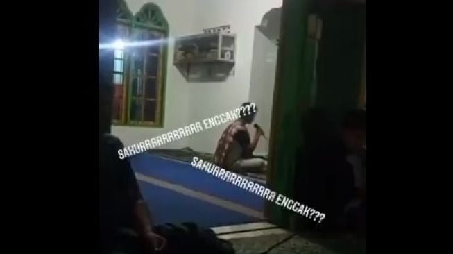 Pemuda Bangunkan Sahur ala TikTok Pakai Pengeras Suara Masjid Bikin Ngakak