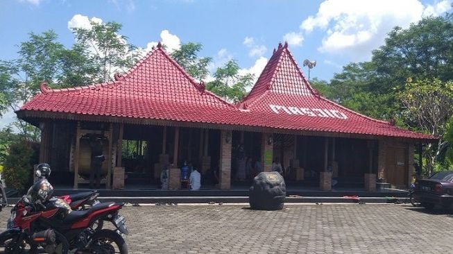 Unik! Tanpa Tembok Masjid di Klaten Ini Berkonsep Joglo, Ini Filosofinya