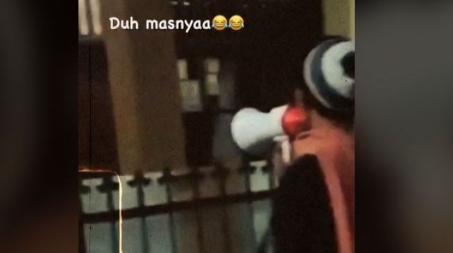 Viral Para Pemuda Bangunkan Cewek saat Sahur, Publik: Pasti Kembang Desa!